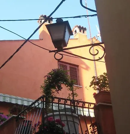 Below The Stars روفينج