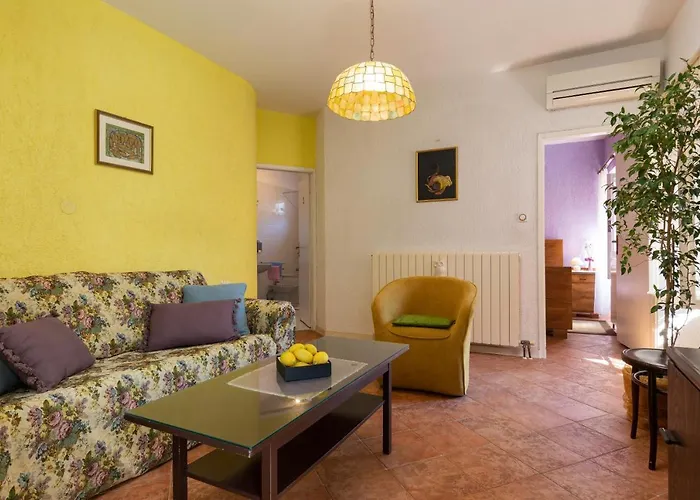 Below The Stars * Ρόβινι